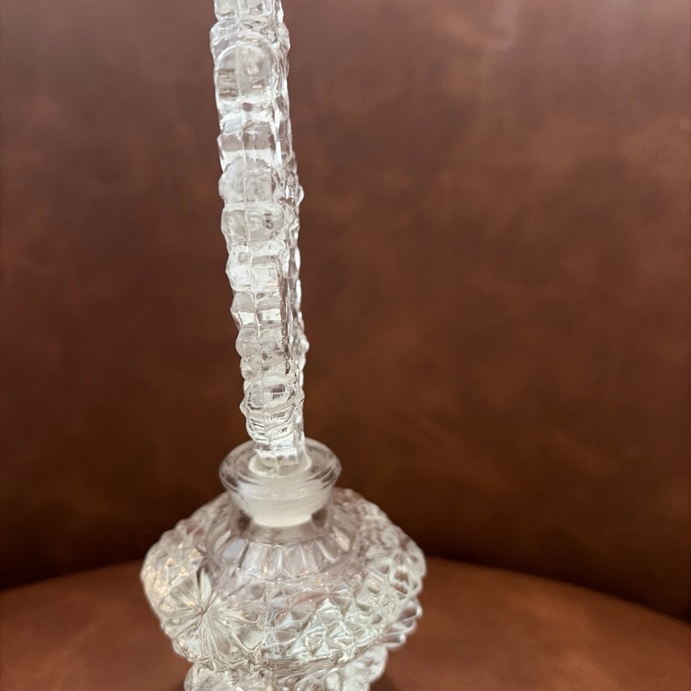 Beautiful Vintage Ornate Glass Perfume Bottle W Stopper Vanity Decor Victorian - Picture 4 of 12